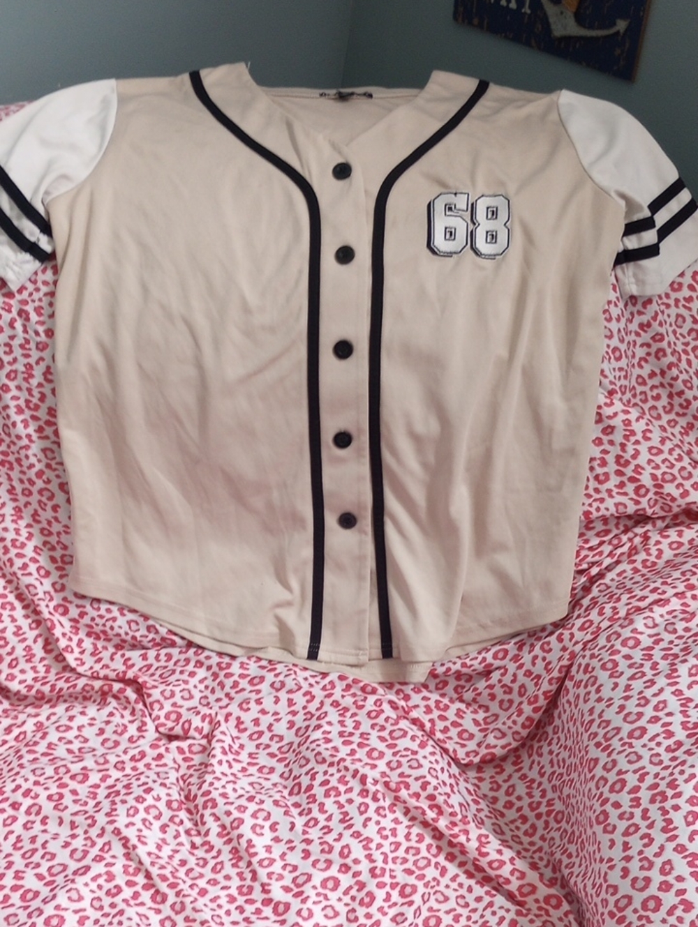 Harper & Ivy Beige and Black Raglan Baseball Top